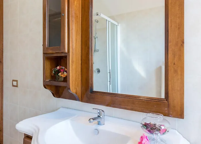 Poderina Dei Poggi 16, Emma Villa *